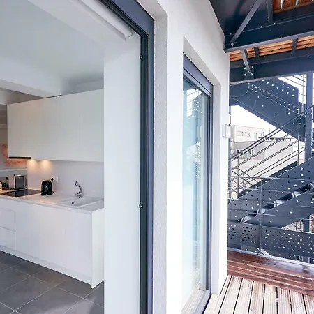 Bright & Modern - Minutes Away From Grand Place