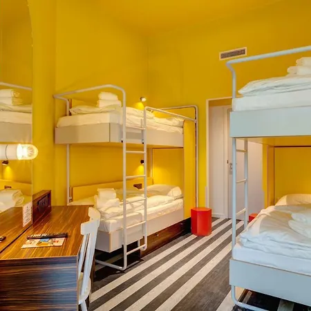 Hotel Meininger Gare Du Midi