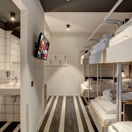 Hotel Meininger Gare Du Midi