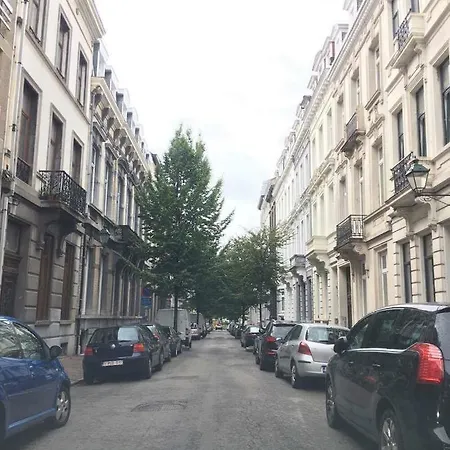 A 2pas Des Avenues Louise&stephanie شقة *