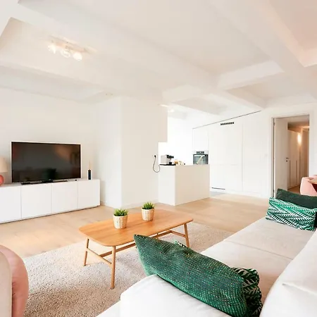 Bright & Modern - Minutes Away From Grand Place Brüsszel