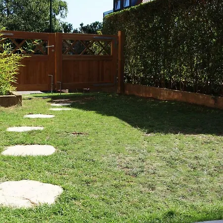 Apartman Cosy With Garden