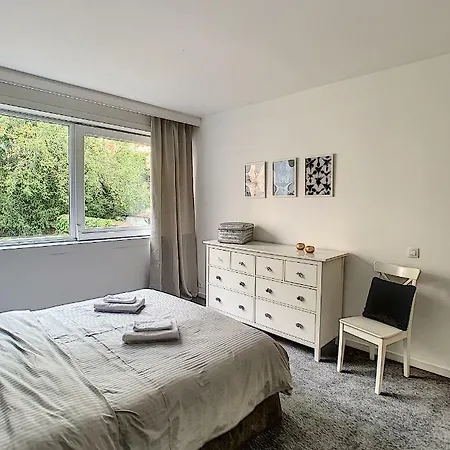 Cosy Avec Piscine Brüsszel