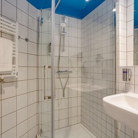 Hotel Meininger Gare Du Midi 3*