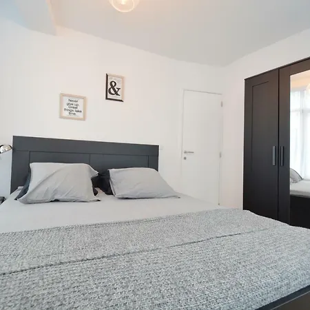 2 Eglises 92 Apartment *