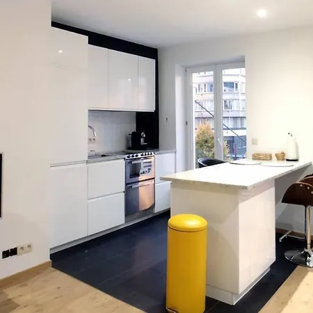 One Bedroom Apartment, City Center شقة بروكسل