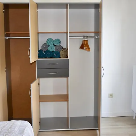 Апартаменты Chalereux 2: Close To Gare Du Midi *