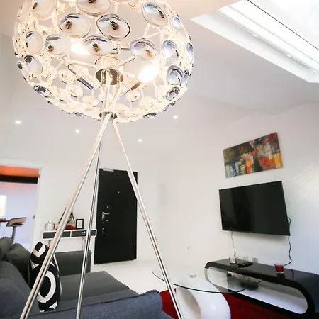 Luxury Apartment *