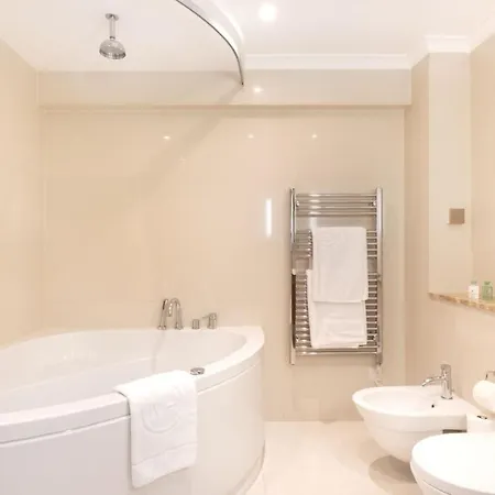 Imposant In Central Area Of Apartman *