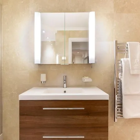 Apartman Imposant In Central Area Of *