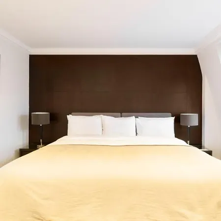 Apartman Imposant In Central Area Of *