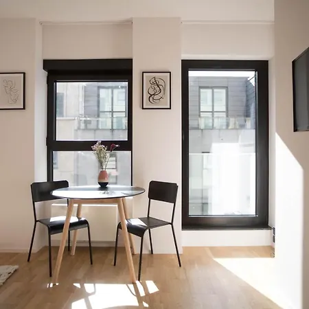 Fabulous Housings 2 Steps From Cee Apartment *