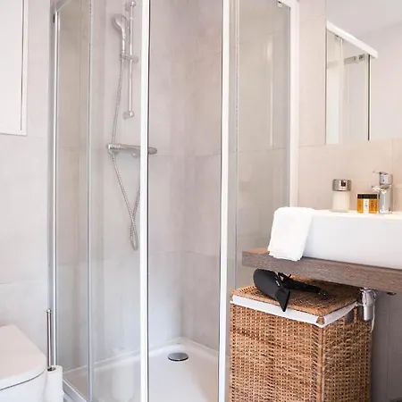 Fabulous Housings 2 Steps From Cee *