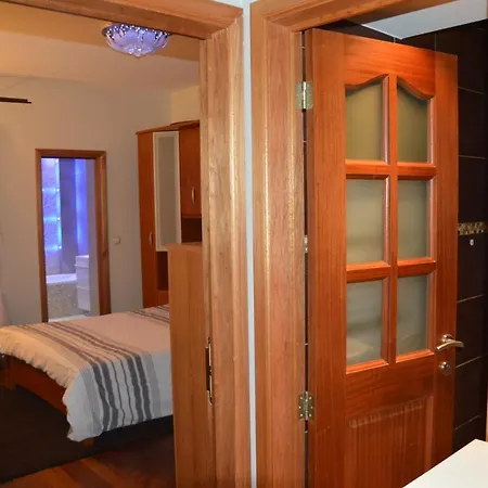 Ground Floor 2 Bedroom With Patio 公寓