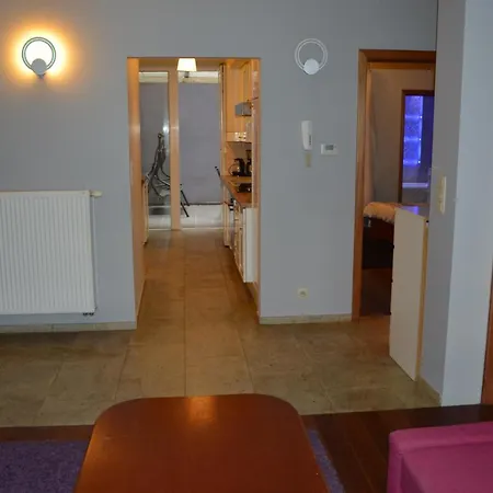 Ground Floor 2 Bedroom With Patio Brüsszel