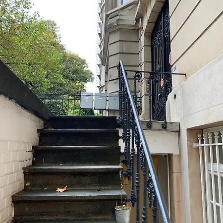 Studio, Avenue Moliere