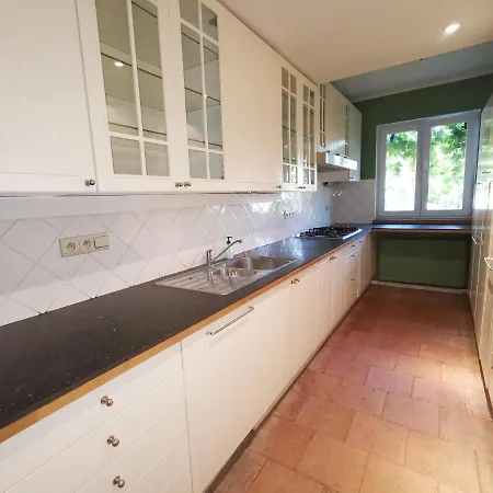 Quarto em Acomodações Particulares Private With Shared Services On The Boulevard Du Souverain *
