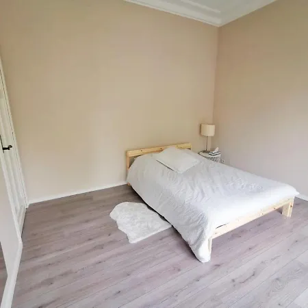 Private With Shared Services On The Boulevard Du Souverain *