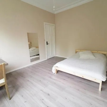 Quarto em Acomodações Particulares Private With Shared Services On The Boulevard Du Souverain