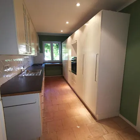 Quarto em Acomodações Particulares Private With Shared Services On The Boulevard Du Souverain *