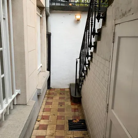 Studio, Avenue Moliere