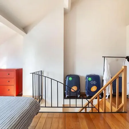 Picturesque & Bright 2 Floor With A View Apartment