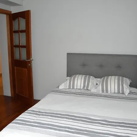 Apartman Ground Floor 2 Bedroom With Patio Brüsszel
