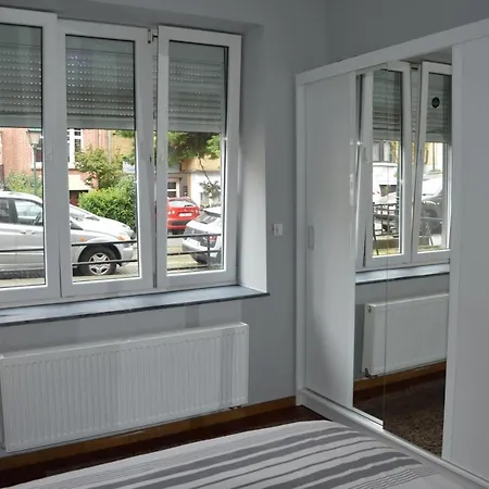 Apartman Ground Floor 2 Bedroom With Patio Brüsszel