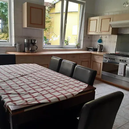 House Under The Figue Eu Apartman