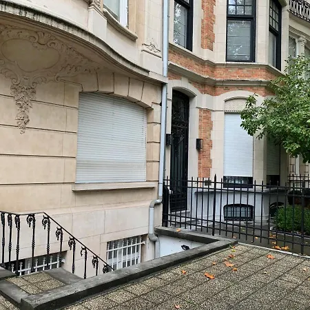 Studio, Avenue Moliere *