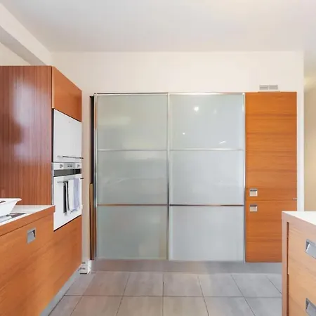Picturesque & Bright 2 Floor With A View Apartman Brüsszel