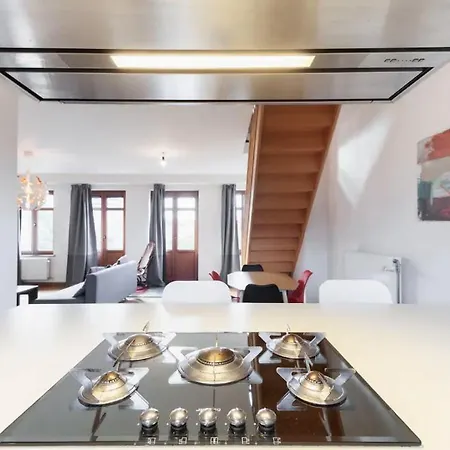 Picturesque & Bright 2 Floor With A View Apartment *
