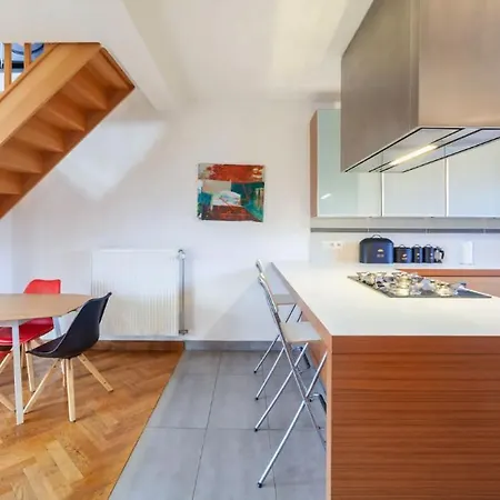 Picturesque & Bright 2 Floor With A View Apartment Brüssel