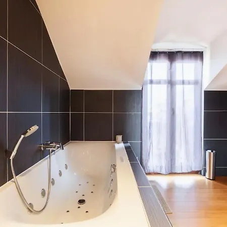 Picturesque & Bright 2 Floor With A View Brüsszel