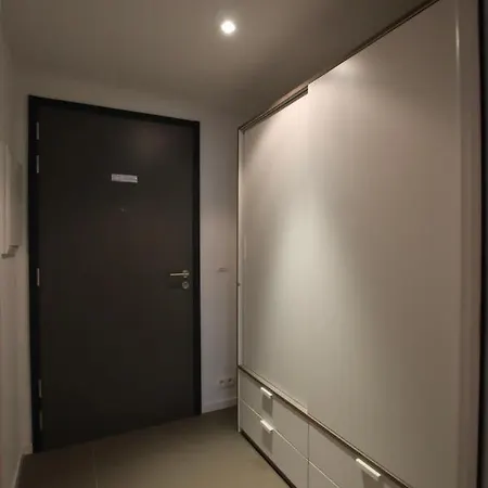 European Institutions Διαμέρισμα *