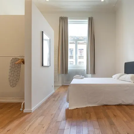 Spacious Flat In Ixelles 公寓 *