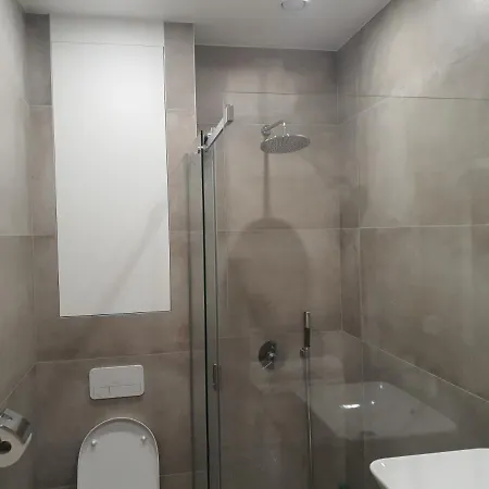 2 Bedrooms Appart Near European Parliament +fee Parking 布鲁塞尔