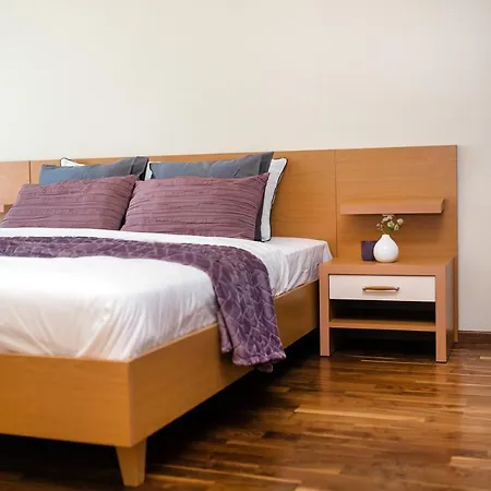 Apartman Tapeina *