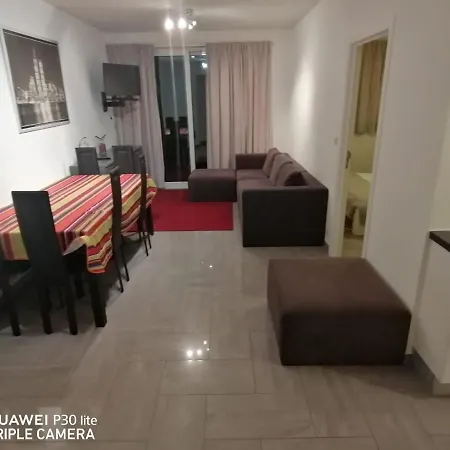Center Apartment *