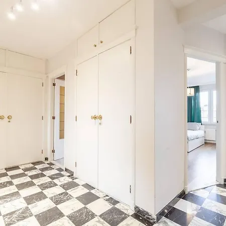 Comme Chez Soi, Free Parking Included Brussels
