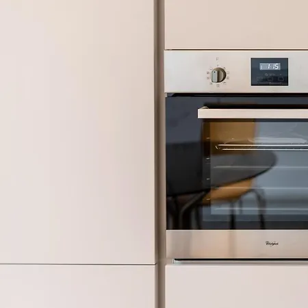 Spacious Flat In Ixelles 布鲁塞尔