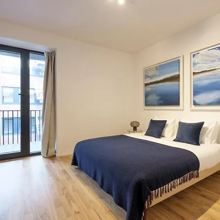 Fabulous Housings 2 Steps From Cee Apartment *