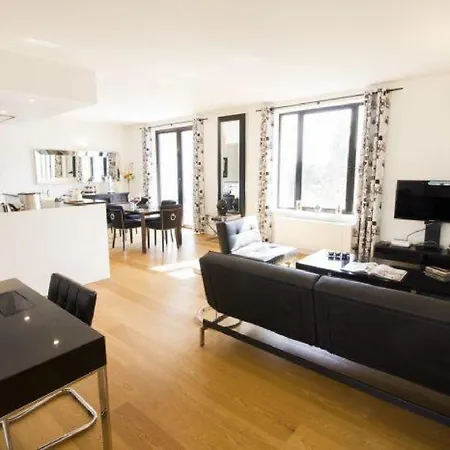 Apartamento Former Mansion, Near Place Stephanie Bruselas