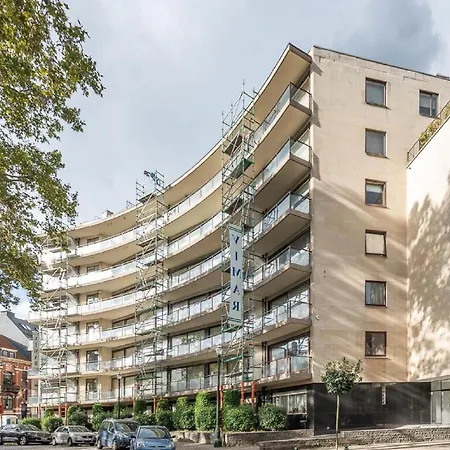 Apartment Place Albert Leemans