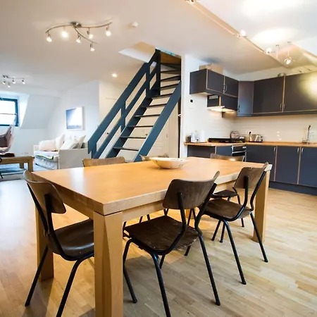 Charming Triplex Near Avenue Louise Lejlighed