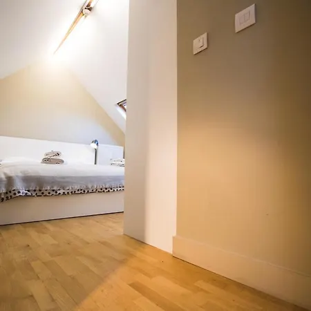 Charming Triplex Near Avenue Louise *