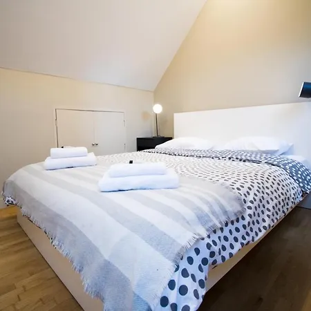 Charming Triplex Near Avenue Louise Appartement