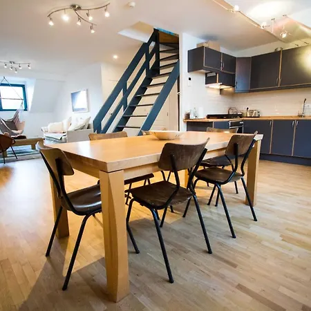 Charming Near Avenue Louise Апартаменты *