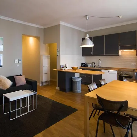 Charming Near Avenue Louise Διαμέρισμα *