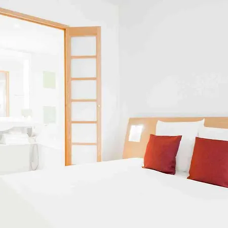Novotel Off Grand Place מלון 4*